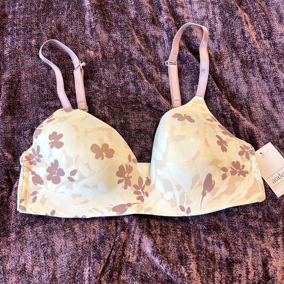 Lightly lined wire free bra - Picture 1 of 3